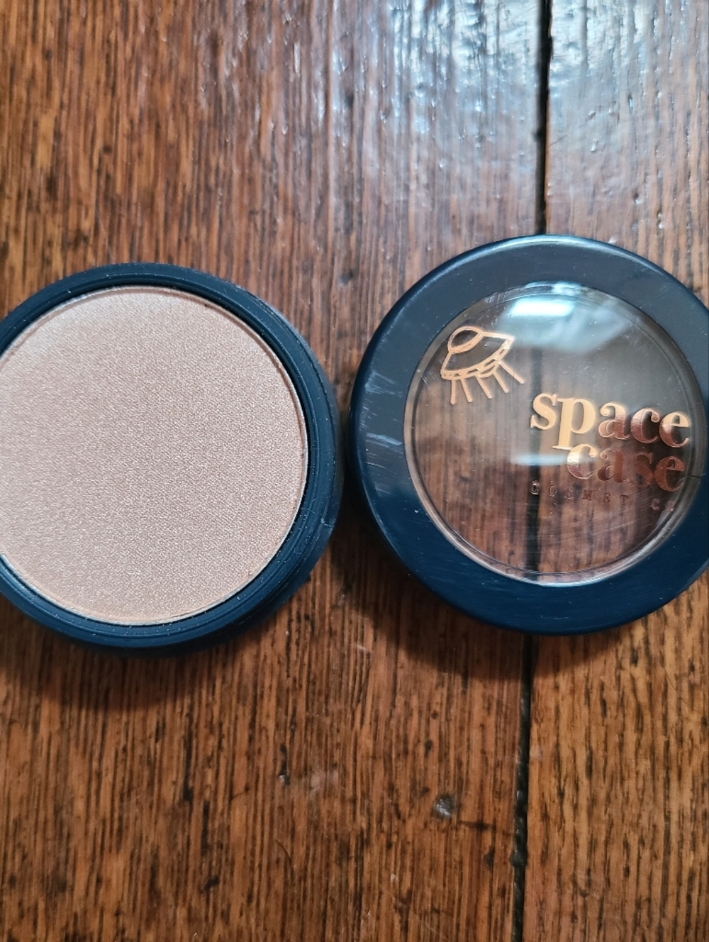 💄 5/$20 Space Case Cosmetics Highlighter - Picture 2 of 7
